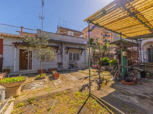 casa indipendente in vendita a Roma in zona Prenestino-Centocelle
