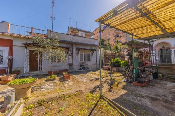 casa indipendente in vendita a Roma in zona Prenestino-Centocelle