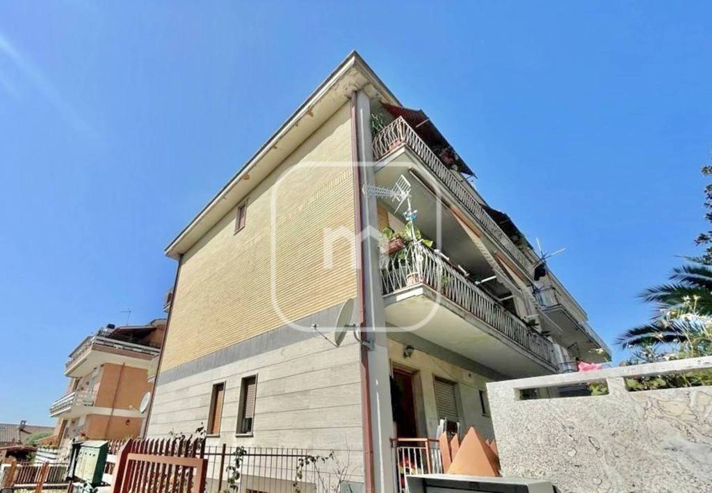 appartamento in vendita a Roma in zona Castelverde