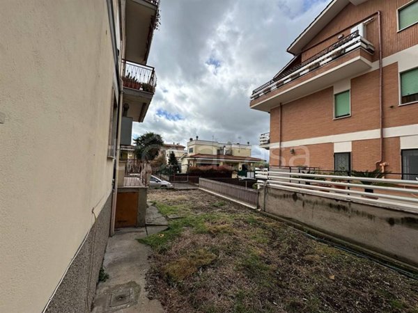 appartamento in vendita a Roma in zona Castelverde
