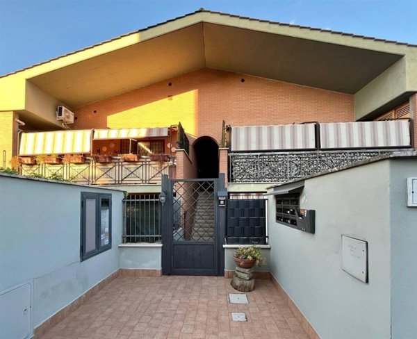 appartamento in vendita a Roma in zona Lunghezza
