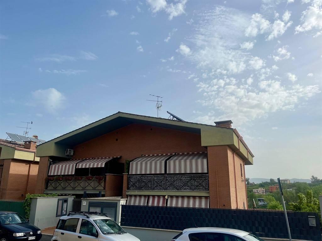 appartamento in vendita a Roma in zona Lunghezza