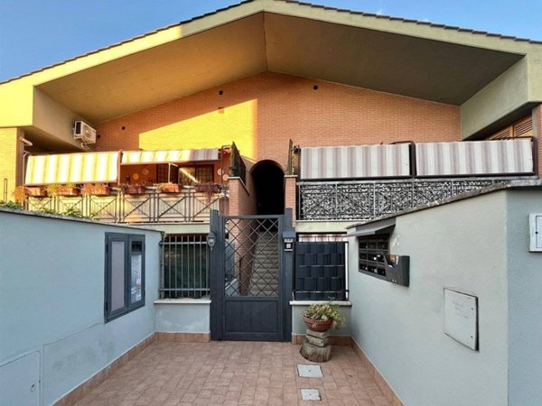appartamento in vendita a Roma in zona Lunghezza