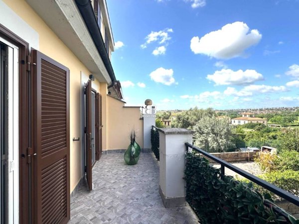 casa indipendente in vendita a Roma in zona Settecamini