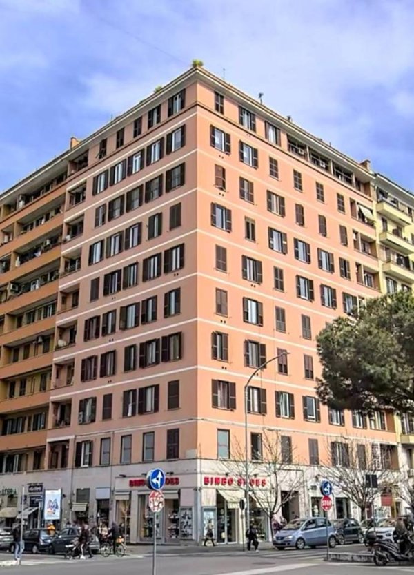 appartamento in vendita a Roma in zona Appio Latino