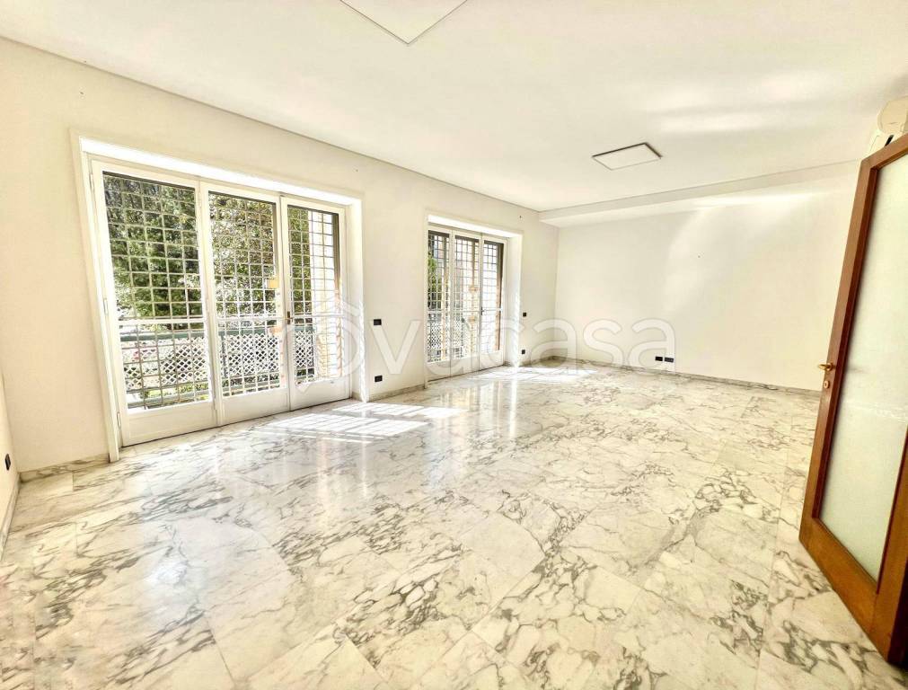 appartamento in vendita a Roma in zona EUR