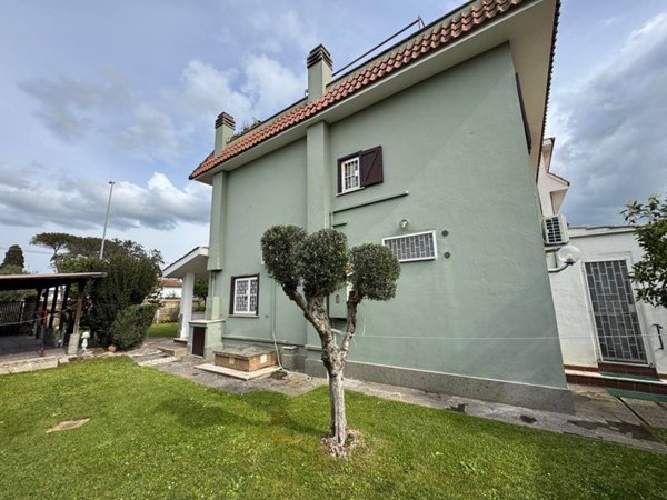 casa indipendente in vendita a Roma in zona Infernetto