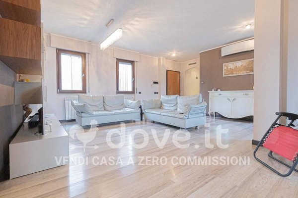 appartamento in vendita a Roma in zona Torre Gaia