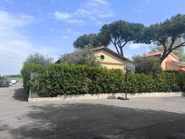 casa indipendente in vendita a Roma in zona Magliana Vecchia