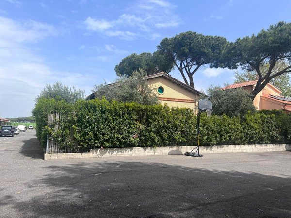 casa indipendente in vendita a Roma in zona Magliana Vecchia