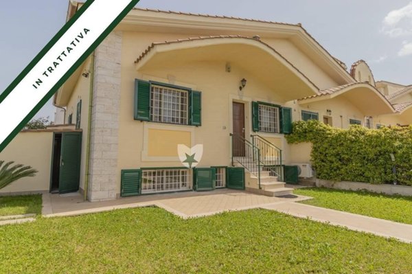 casa indipendente in vendita a Roma in zona Mezzocammino