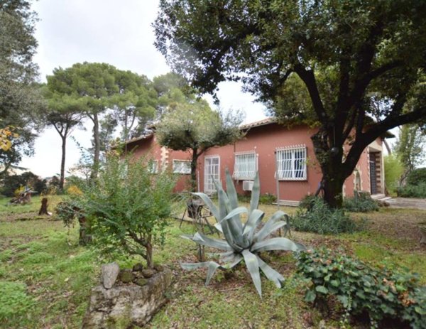 casa indipendente in vendita a Roma