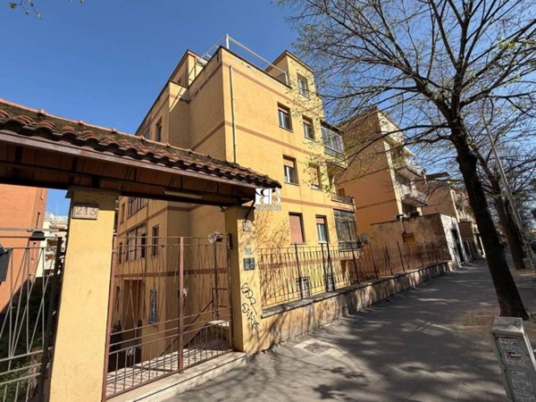 appartamento in vendita a Roma in zona Gianicolense