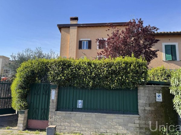 casa indipendente in vendita a Roma in zona Pantan Monastero