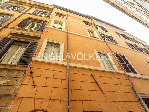 appartamento in vendita a Roma in zona Rione Regola