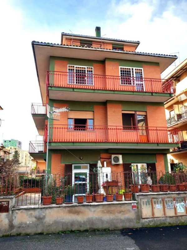 appartamento in vendita a Roma in zona Tor Bella Monaca