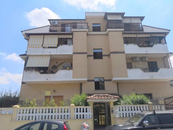 appartamento in vendita a Roma in zona Case Rosse