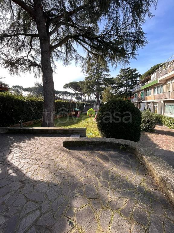 appartamento in vendita a Roma in zona Appio Pignatelli