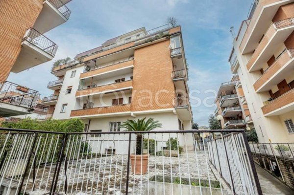 appartamento in vendita a Roma in zona Tomba di Nerone