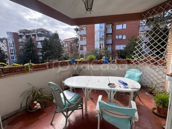 appartamento in vendita a Roma in zona Grottarossa