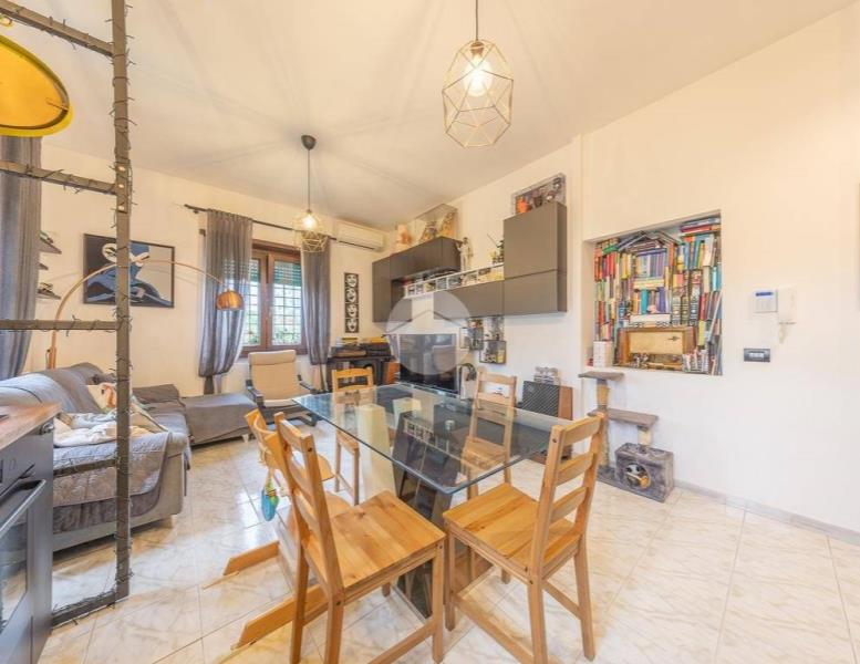 appartamento in vendita a Roma in zona Appio Pignatelli