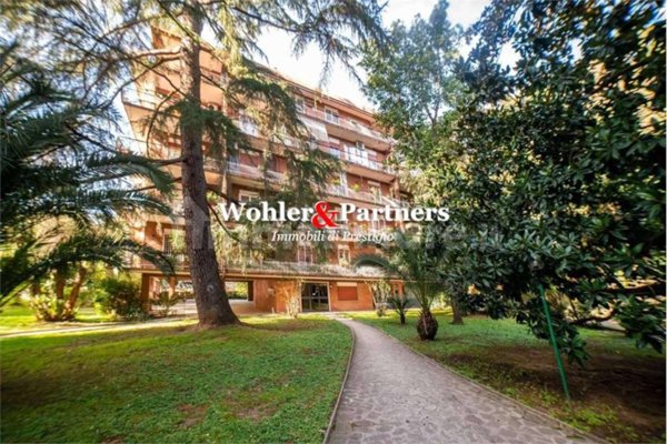 appartamento in vendita a Roma in zona Tomba di Nerone