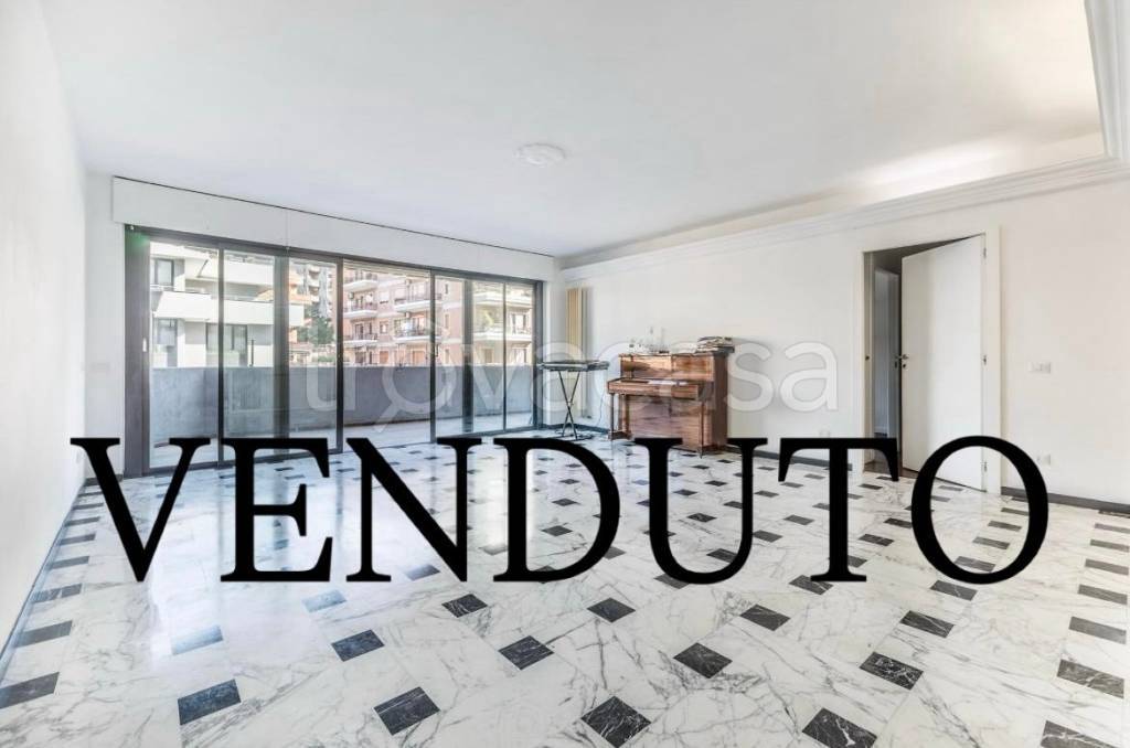 appartamento in vendita a Roma in zona Ardeatino