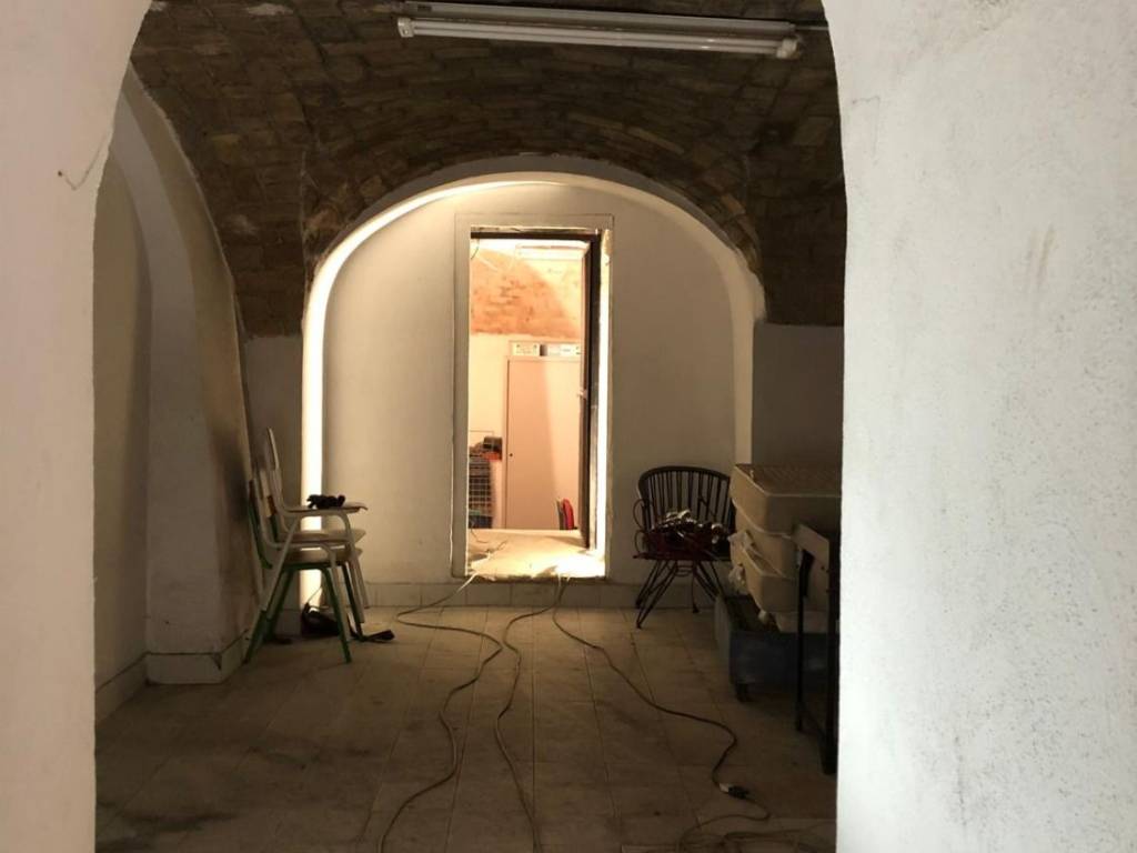 negozio in vendita a Roma in zona Appio Latino
