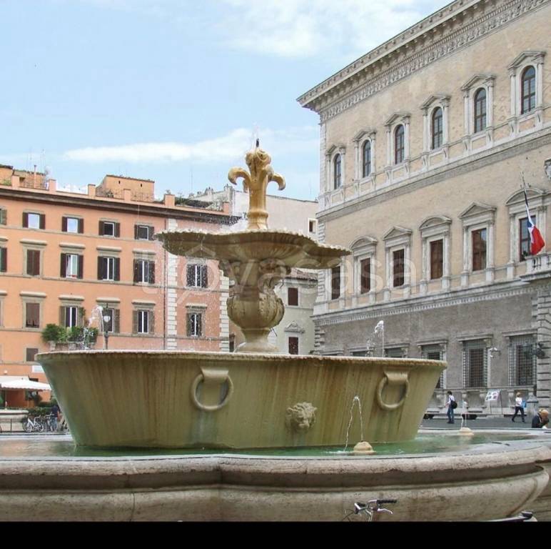 appartamento in vendita a Roma in zona Rione Regola