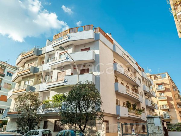 appartamento in vendita a Roma in zona Ardeatino
