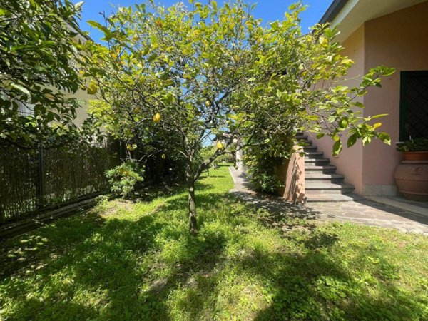 casa indipendente in vendita a Roma in zona Ostia Antica