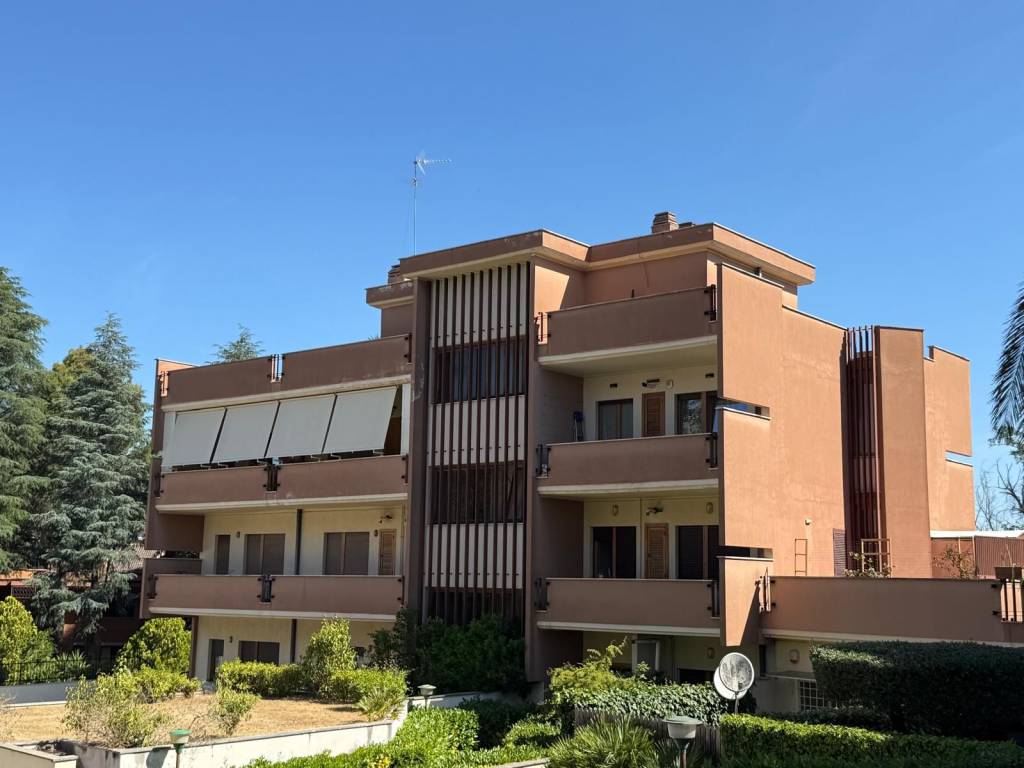 appartamento in vendita a Roma in zona Mostacciano