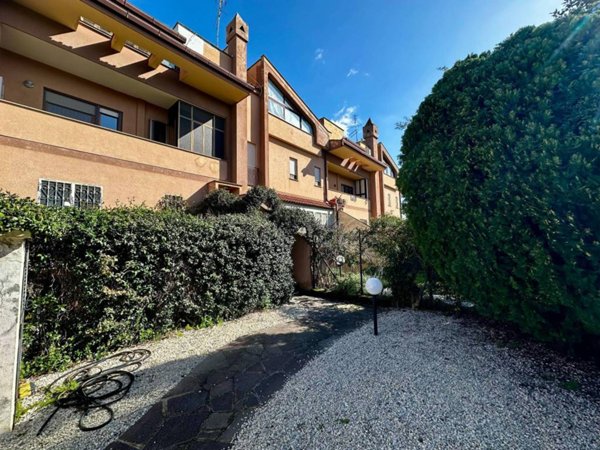 appartamento in vendita a Roma in zona Axa