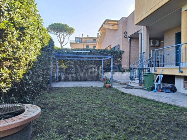 casa indipendente in vendita a Roma in zona Osteria del Curato