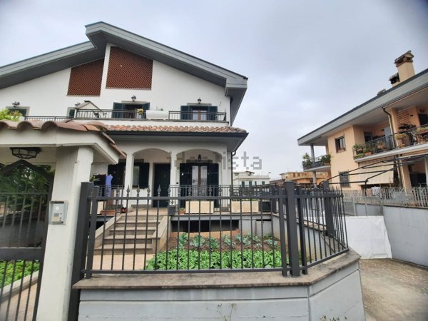 casa indipendente in vendita a Roma in zona Torre Angela