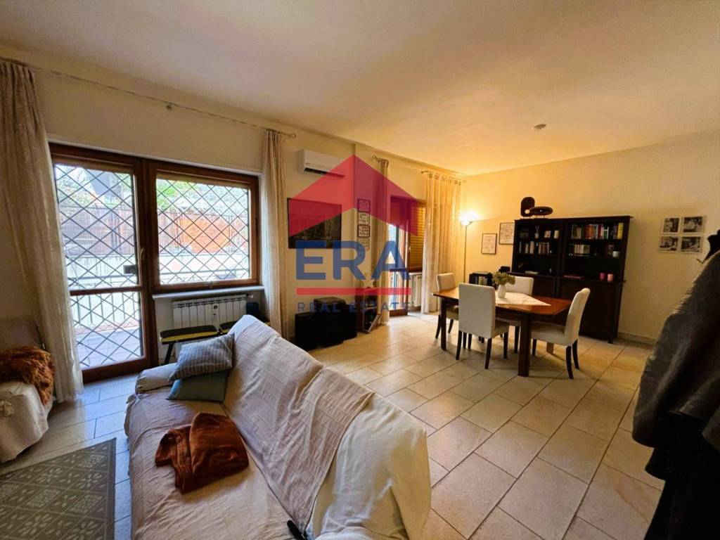 appartamento in vendita a Roma in zona Appio Latino