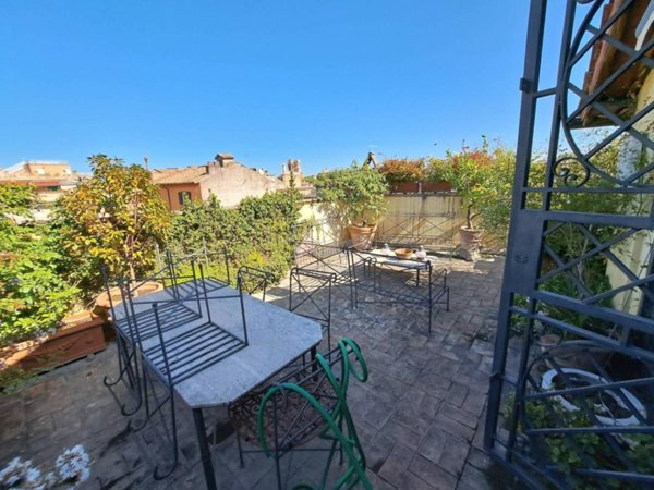 appartamento in vendita a Roma in zona Parione/Sant'Eustachio