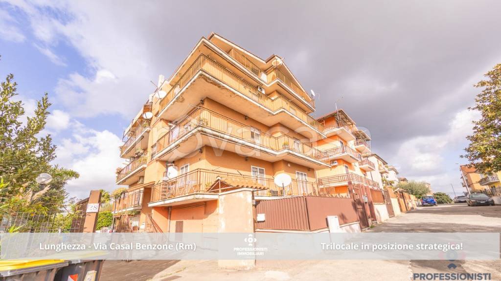 appartamento in vendita a Roma in zona Lunghezza