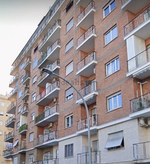 appartamento in vendita a Roma in zona Tuscolano