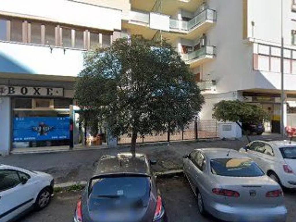 negozio in vendita a Roma in zona Castel Fusano