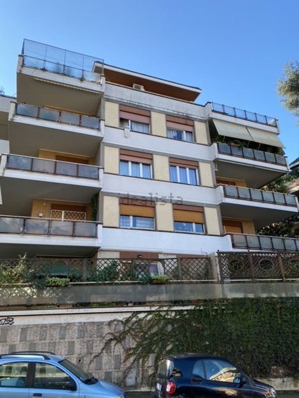 appartamento in vendita a Roma in zona Tomba di Nerone