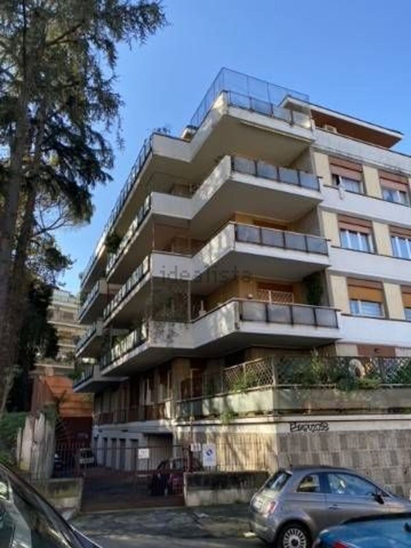 appartamento in vendita a Roma in zona Tomba di Nerone