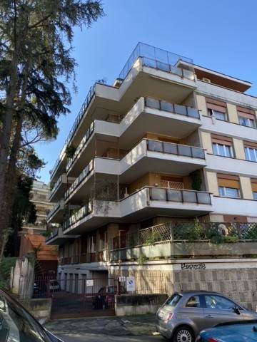 appartamento in vendita a Roma in zona Tomba di Nerone