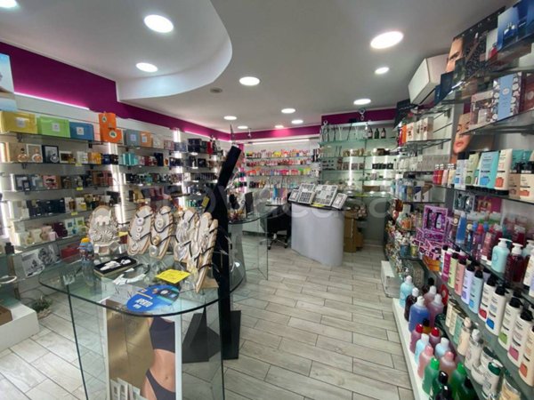 negozio in vendita a Roma in zona Gianicolense