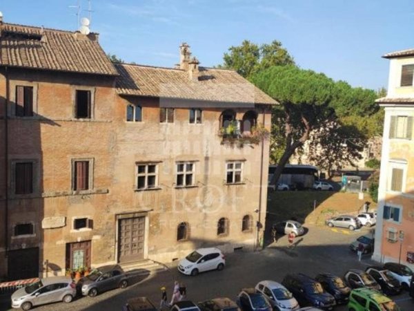 appartamento in vendita a Roma in zona Parione/Sant'Eustachio