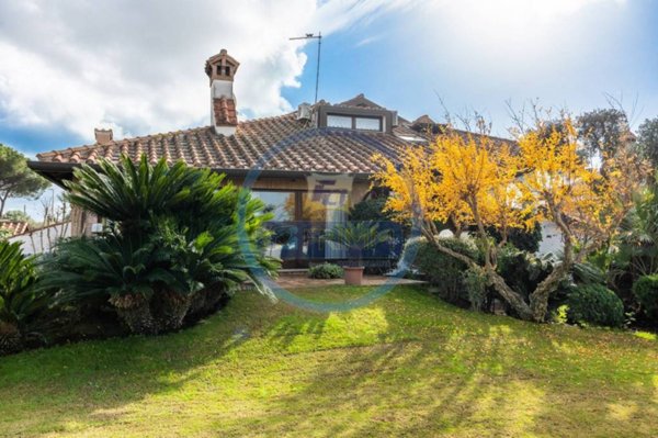 casa indipendente in vendita a Roma in zona Infernetto
