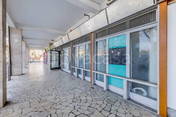 negozio in vendita a Roma in zona Ostia