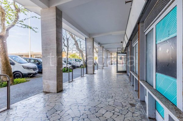 negozio in vendita a Roma in zona Ostia