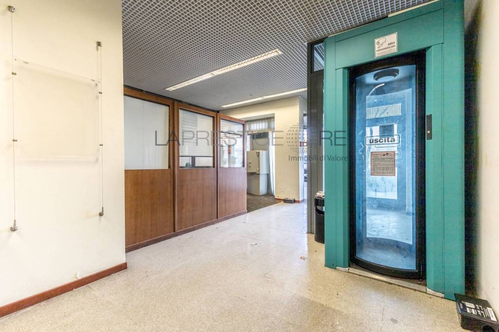 negozio in vendita a Roma in zona Ostia