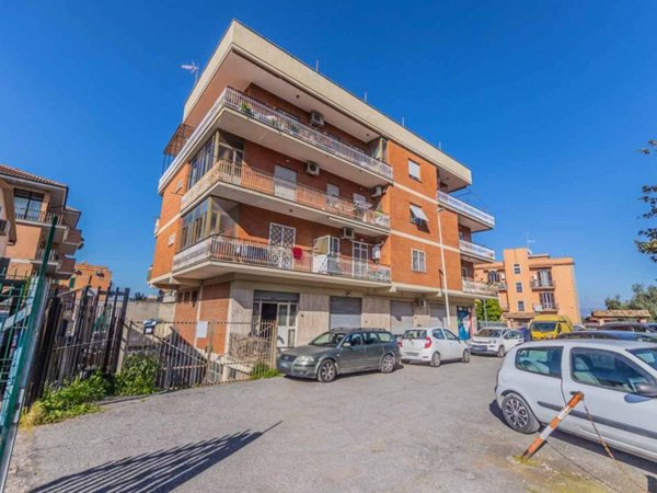 locale commerciale in vendita a Roma in zona Alessandrino